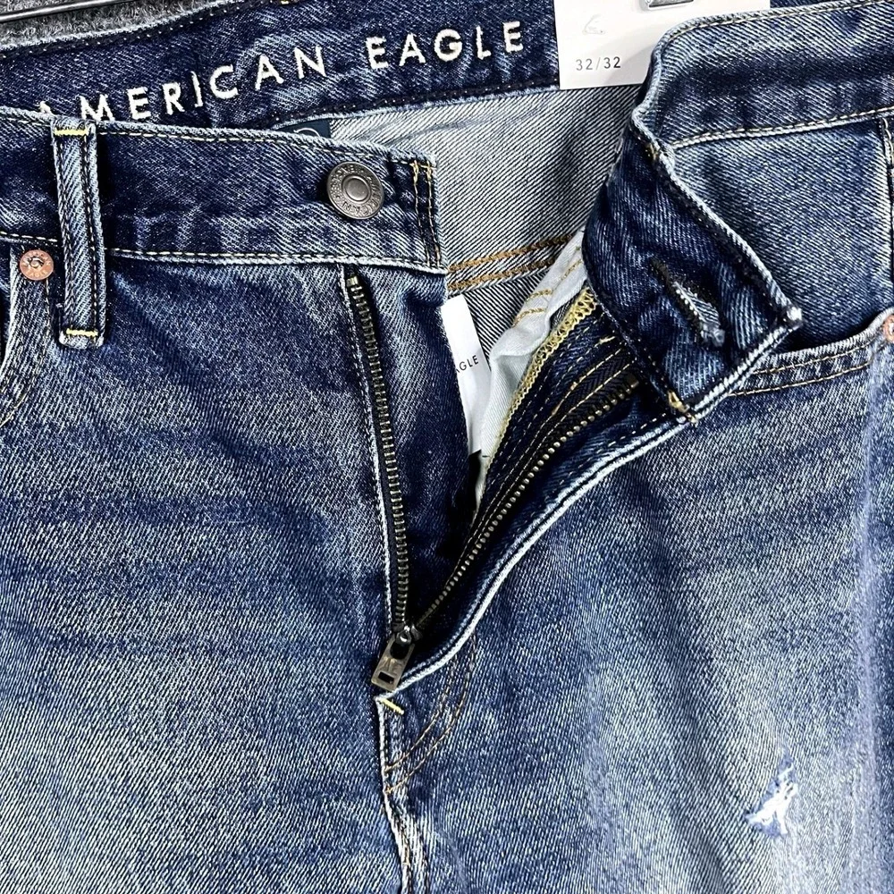 NWT American Eagle Outfitters Original‎ Straight Leg Destroyed Medium Wash 32x32